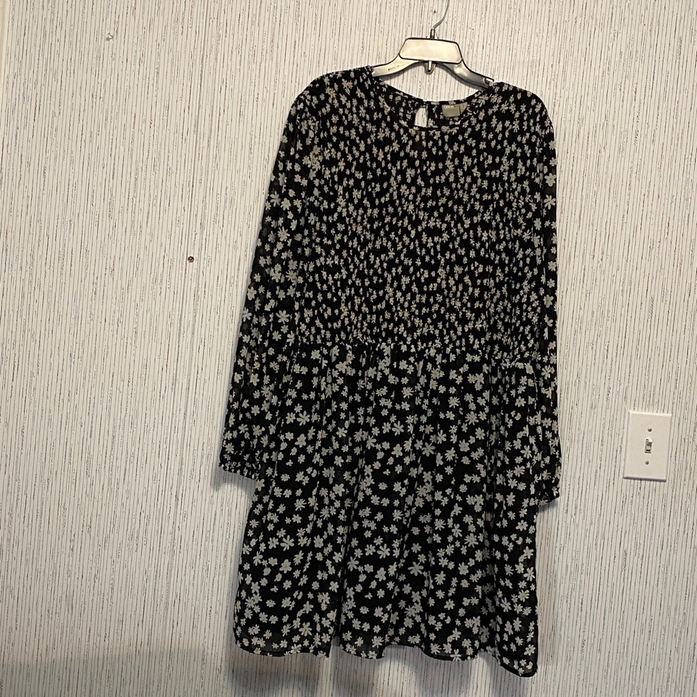 Asos Black & White Style Daisy Floral Dress Size 18 with Long Sleeves